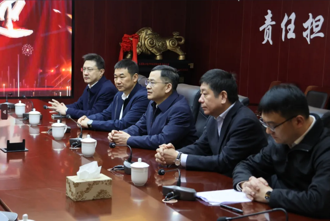 District committee leaders visit Wuxi Evergrande Electronic Technology Co., Ltd. during the Chinese New Year