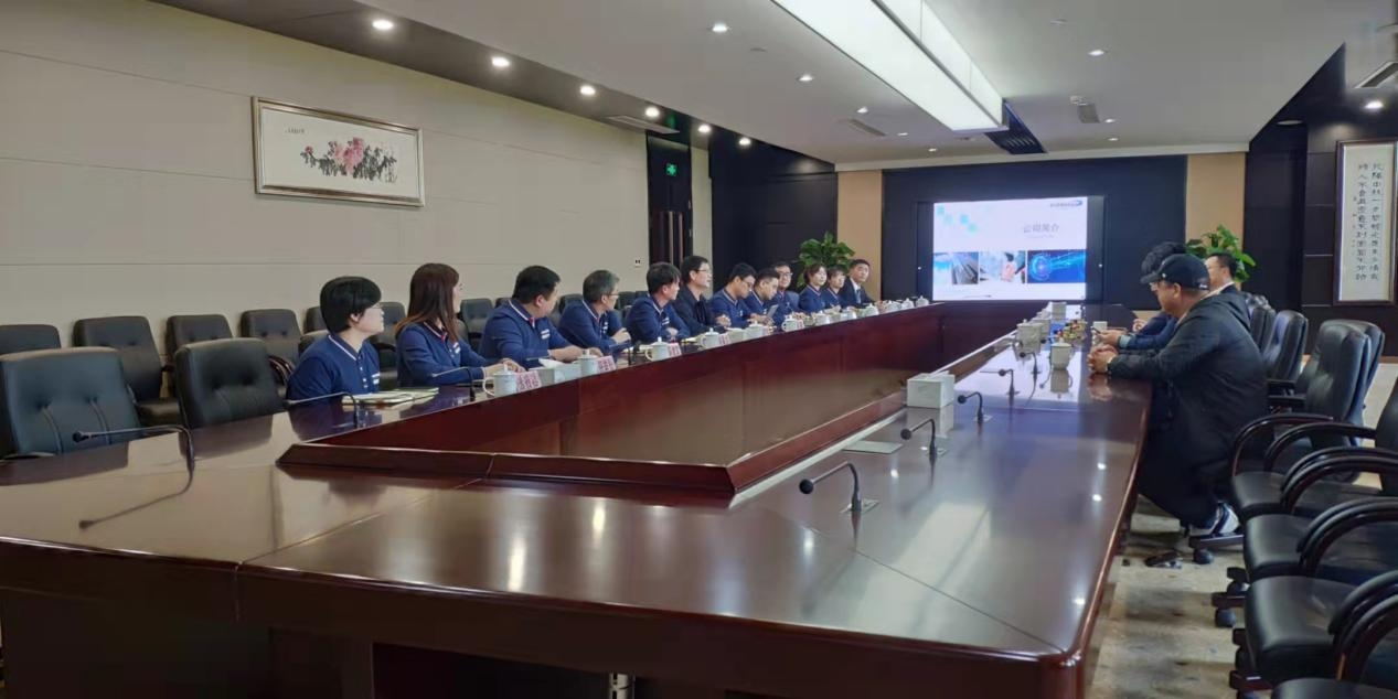 Chairman He and his delegation from Hangzhou Zhongxin Semiconductor Co., Ltd. visited Wuxi Evergrande Electronics for inspection